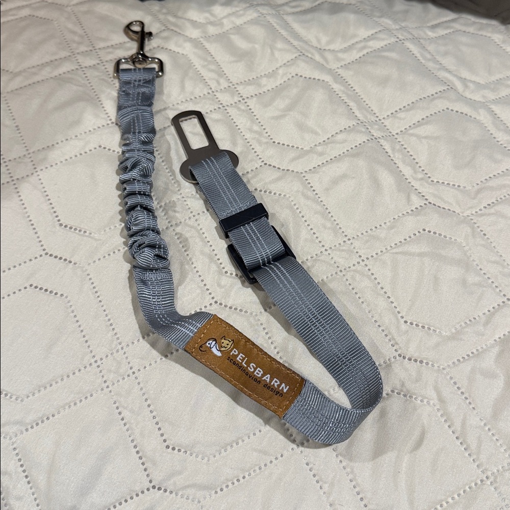 New Pelsbarn Protecting Dog Car Seat with Belt, Beige, Medium - Picture 11 of 12